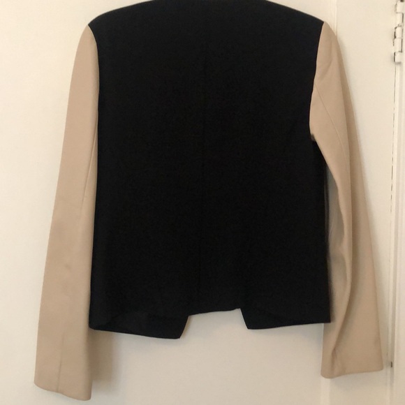 Judith et Charles Black and Tan Leather Sleeve Cropped Blazer - Picture 5 of 7